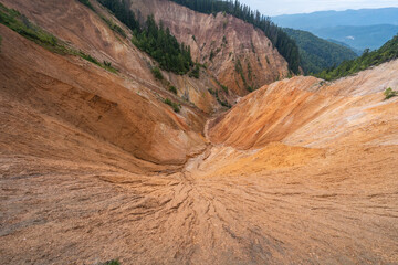 Ultrawide view of Groapa Ruginoasa Romania