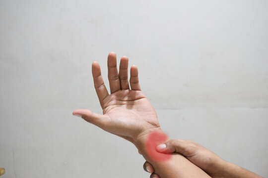 pain in the joint of the hands, carpal tunnel syndrome, care of male hands