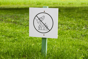 Prohibition sign Do not walk on lawns. Do not step on grass. Sign prohibiting walking on the grass