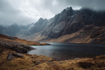 Naklejka premium Misty mountains and lake, dramatic autumnal landscape
