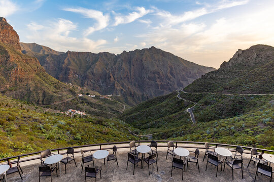 Die Masca-Schlucht vom Mirador La Cruz de Hilda im Teno-Gebirge auf Teneriffa, Spanien