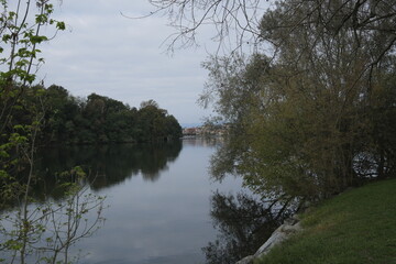 Fiume sul lago maggiore