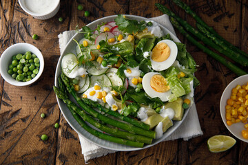 Spring salad with asparagus and egg