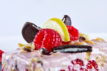 Himbeer Zitrone mit Doppelkeks auf Fruchtschnitte, Obst, close up, 