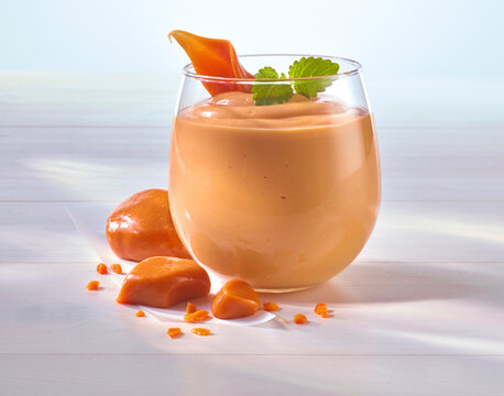 Karamel Pudding mit Karamel St&uuml;cken