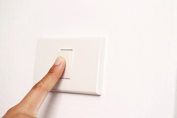 Turn off the lights to save electricity at home.