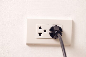 The power plug has a fuse to prevent short circuits for safety.