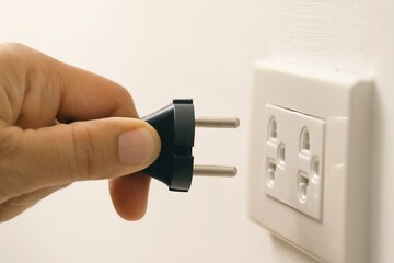 The power plug has a fuse to prevent short circuits for safety.