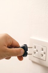 The power plug has a fuse to prevent short circuits for safety.