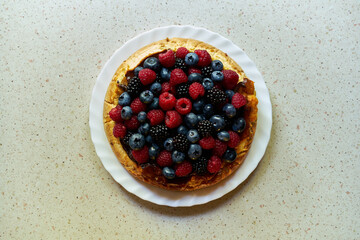 sernik z owocami  © Marcin Łazarczyk