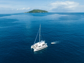 Aerial View, seychellen, Mahe, Port Glaud and Port launay Beach with sailingboat