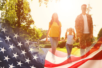 Obraz premium Military man and his family outdoors, double exposure with national flag of USA