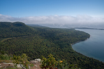 Fototapeta premium scenic view of Sleeping Giant Provincial Park forest in Ontario, Canada, captured in early autumn with trees beginning to change color.