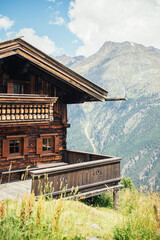 Almhütte in Sölden: Tiroler Holzarchitektur