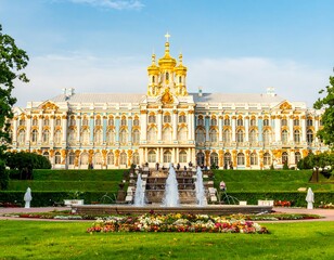 Obraz premium Grand palace with fountains and gardens
