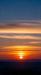 Fototapeta premium Beautiful sunset over the horizon with vibrant colors in the sky above