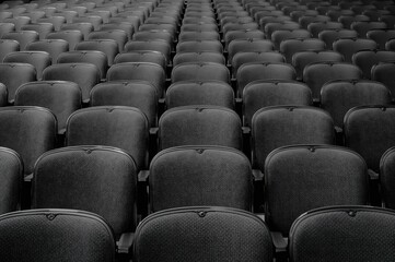 Obraz premium Rows of retro seats captured in monochrome