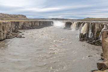 Large cascade de Selfoss, dans le nord-est de l'Islande