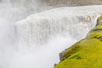 Incroyable cascade de Dettifoss, plus puissante d'Europe, dans le nord-est de l'Islande