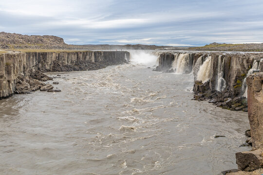 Large cascade de Selfoss, dans le nord-est de l'Islande