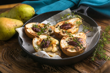 Baked Pear with Blue Cheese, Honey and Thyme – Gourmet Autumn Dessert