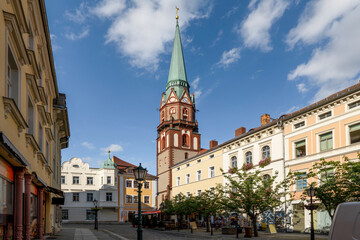 Obraz premium Löbau, Große historische Kreisstadt in der Oberlausitz, Sachsen. Kath. Sankt-Nikolai-Kirche