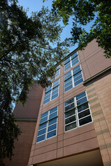 HOUSTON, TEXAS - SEPTEMBER 29th 2025: Sunlit hospital campus of St. Luke’s Health in The Woodlands, Texas. No people. Green landscaped grounds and modern medical buildings captured at midday.