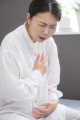 更年期などでの胸の痛み　胸痛や動悸