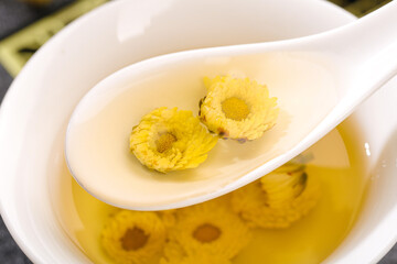 Traditional Chinese Chrysanthemum Flower Tea in Hangzhou Style White Ceramic Cup with Wooden Spoon for Herbal Medicine and Wellness