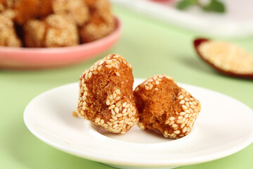 Traditional Guangxi Sesame Balls - Crispy Fried Chinese Dessert Specialty with Sweet Filling
