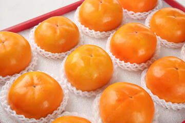 Fresh Shaanxi Persimmons in Protective Packaging - Premium Sweet Alpine Fruits from China