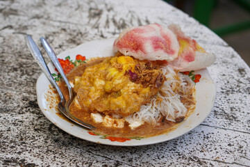 Ketoprak, captured on September 19, 2025. Traditional Indonesian dish of rice cake, vermicelli, tofu, bean sprouts, and peanut sauce, topped with crispy omelet and served with crackers