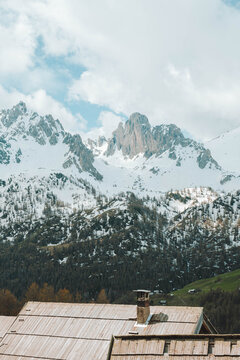 The roof of a refuge in the French Alps