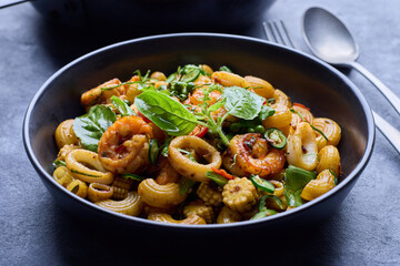 Drunken stir-fried macaroni with shrimp, squid, basil, fresh pepper, long beans, and chili peppers