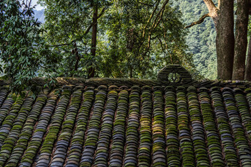 traditional roof, Wannian temple ('Temple of the ten thousand years'), Emeishan, Leshan Prefecture, Sichuan, People's Republic of China, Asia