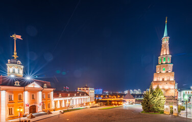 Obraz premium The ancient leaning red brick Syuyumbike Tower at night on the territory of the Kazan Kremlin. Russia