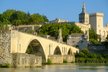 Obraz premium Saint-Benezet Bridge, the Cathedral and the Popes' Palace, medieval architecture on the banks of the Rhone River in Avignon, France.