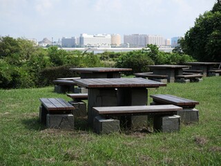 公園のピクニックテーブル