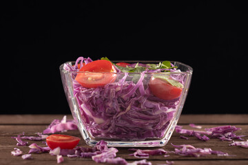 Glass bowl with red cabbage and sliced tomatoes