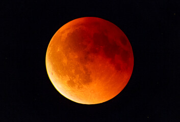 lunar eclipse, total eclipse, total phase, blood moon, red, earth's shadow, high quality, gradient, real photo, phenomenon, full moon,