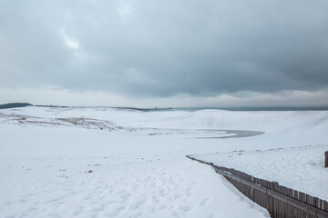 Obraz premium 鳥取県 雪の日の鳥取砂丘