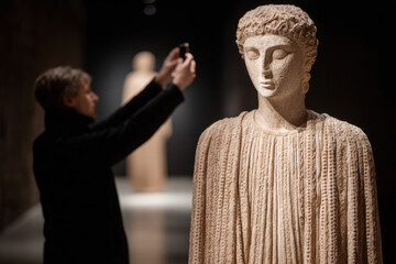 modern museum space featuring interactive d guides overlaying ancient artifacts on display