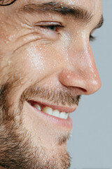 Obraz premium side profile of man displaying focused expression beads of sweat glistening on his temples