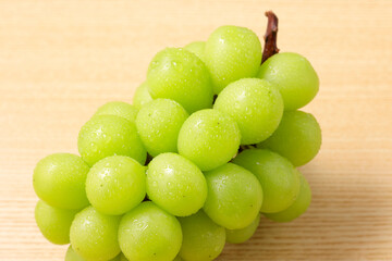 シャインマスカット　Shine Muscat (Green Seedless Grapes)