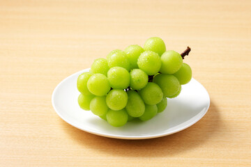 シャインマスカット　Shine Muscat (Green Seedless Grapes)