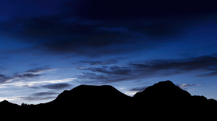 Obraz premium quiet. A majestic mountain silhouette against a twilight sky, radiating calm and natural beauty. travel magazines, destination branding, designed for outdoor magazines and nature guides.