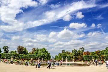 paris, frankreich - malerischer teich in den tuilerien