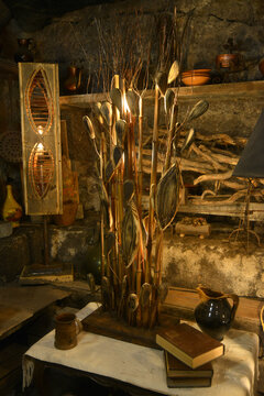 Lampada artigianale realizzata con materiale di recupero