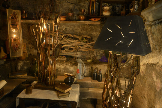 Lampada artigianale realizzata con materiale di recupero