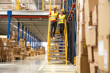 Two workers chat casually as they stroll through a warehouse aisle, symbolizing collaboration and teamwork in logistics.